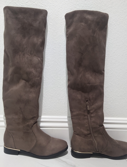 Over the knee suede boots. 7.5, worn once. - Picture 3 of 5